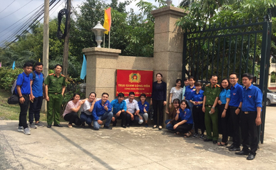 Khám chuyên khoa phụ khoa 200 phạm nhân nữ tại Trại giam Long Hòa - Bộ Công an